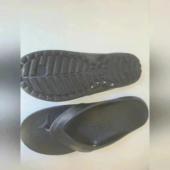 Crocs Men’s Comfort Summer Flip Flop Sandal - Picture 4 of 7